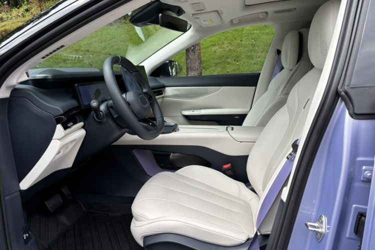 Used Lynk & Co 07 2024 EM-P 126 Long-Range Ultra Interior 12