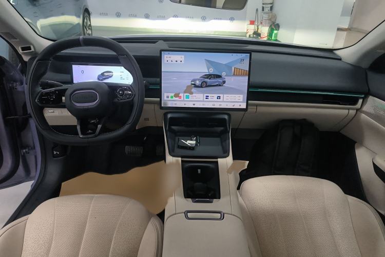 Used Lynk & Co 07 2024 EM-P 126 Long-Range Intelligent Driving Ultra Interior 2