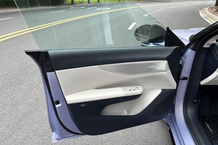 Used Lynk & Co 07 2024 EM-P 126 Long-Range Ultra Interior 2