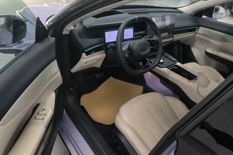 Used Lynk & Co 07 2024 EM-P 126 Long-Range Intelligent Driving Ultra Interior 3