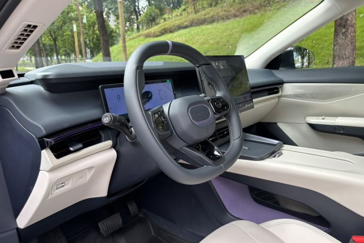 Used Lynk & Co 07 2024 EM-P 126 Long-Range Ultra Interior 3