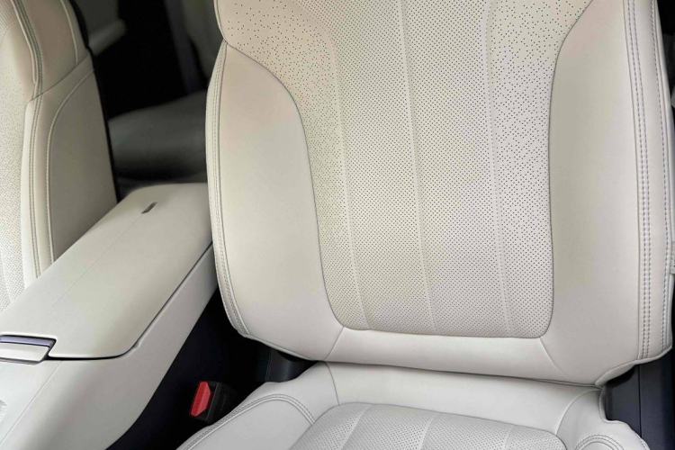 Used Lynk & Co 07 2024 EM-P 126 Long-Range Ultra Interior 3
