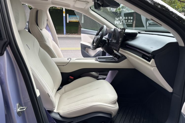 Used Lynk & Co 07 2024 EM-P 126 Long-Range Ultra Interior 4