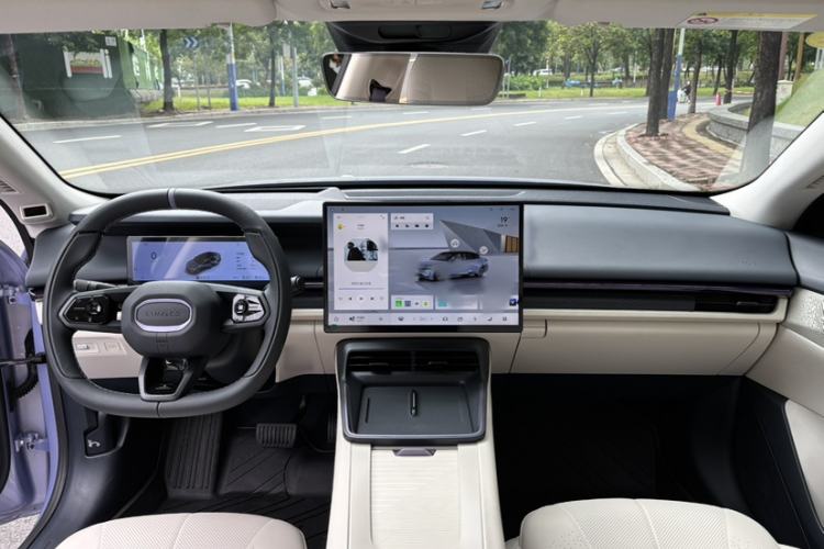 Used Lynk & Co 07 2024 EM-P 126 Long-Range Ultra Interior 7