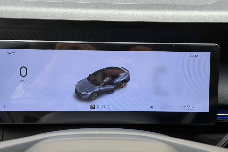 Used Lynk & Co 07 2024 EM-P 126 Long-Range Ultra Interior 7