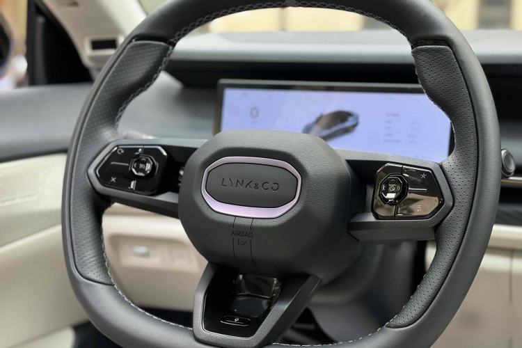 Used Lynk & Co 07 2024 EM-P 126 Long-Range Ultra Interior 8