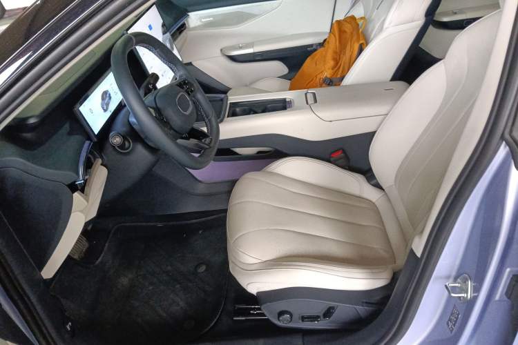Used Lynk & Co 07 2024 EM-P 126 Long-Range Halo Left Front Seat