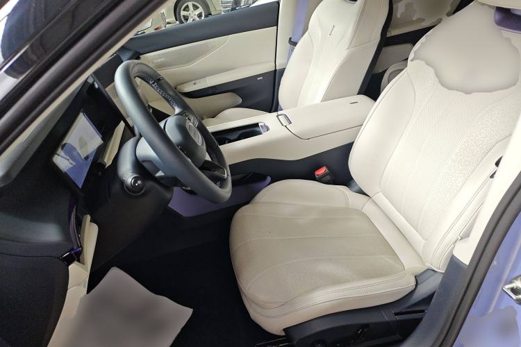 Used Lynk & Co 07 2024 EM-P 126 Long-Range Intelligent Driving Ultra Left Front Seat