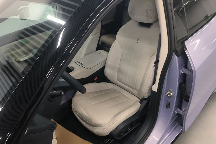 Used Lynk & Co 07 2024 EM-P 126 Long-Range Intelligent Driving Ultra Left Front Seat