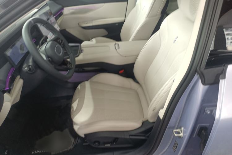 Used Lynk & Co 07 2024 EM-P 126 Long-Range Ultra Left Front Seat