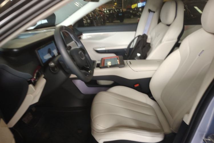 Used Lynk & Co 07 2024 EM-P 126 Long-Range Halo Left Front Seat