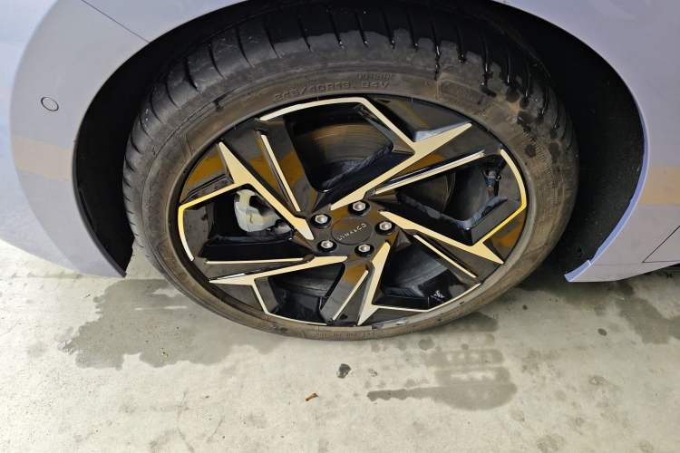 Used Lynk & Co 07 2024 EM-P 126 Long-Range Intelligent Driving Ultra Left Front Wheel Hub