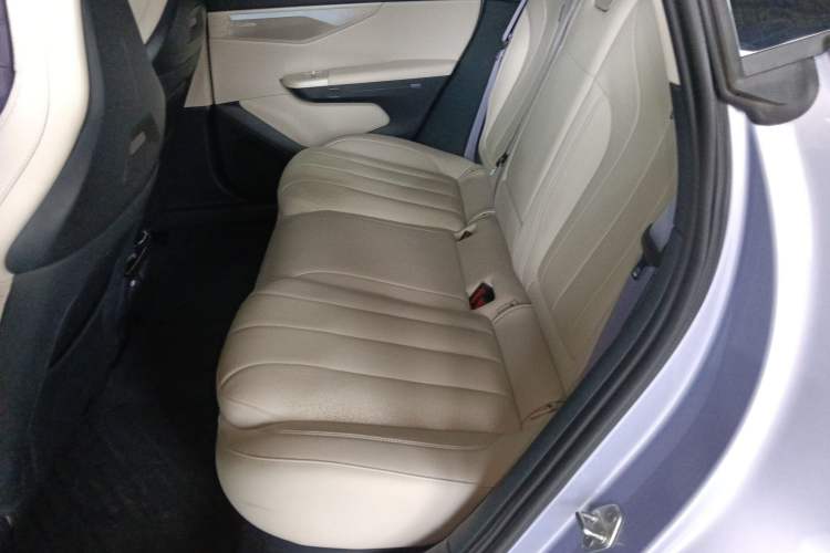 Used Lynk & Co 07 2024 EM-P 126 Long-Range Halo Left Rear Seat