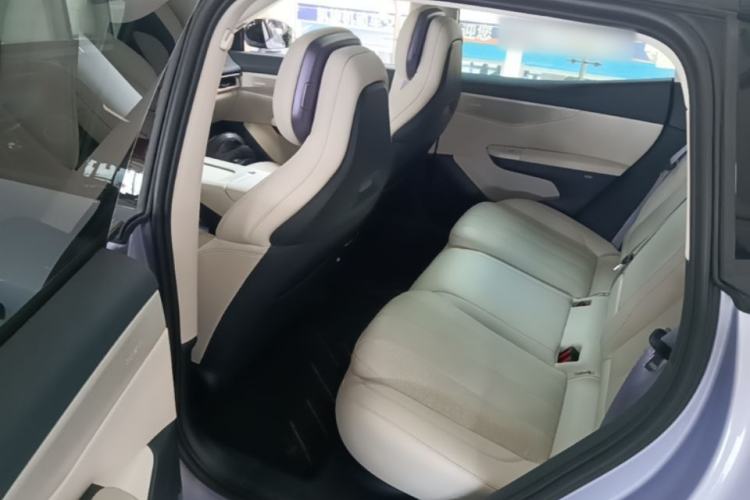 Used Lynk & Co 07 2024 EM-P 126 Long-Range Halo Left Rear Seat