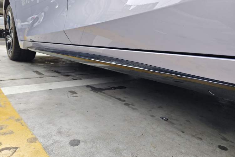Used Lynk & Co 07 2024 EM-P 126 Long-Range Intelligent Driving Ultra Left Side Sill