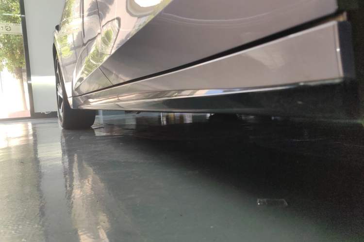 Used Lynk & Co 07 2024 EM-P 126 Long-Range Intelligent Driving Ultra Left Side Sill