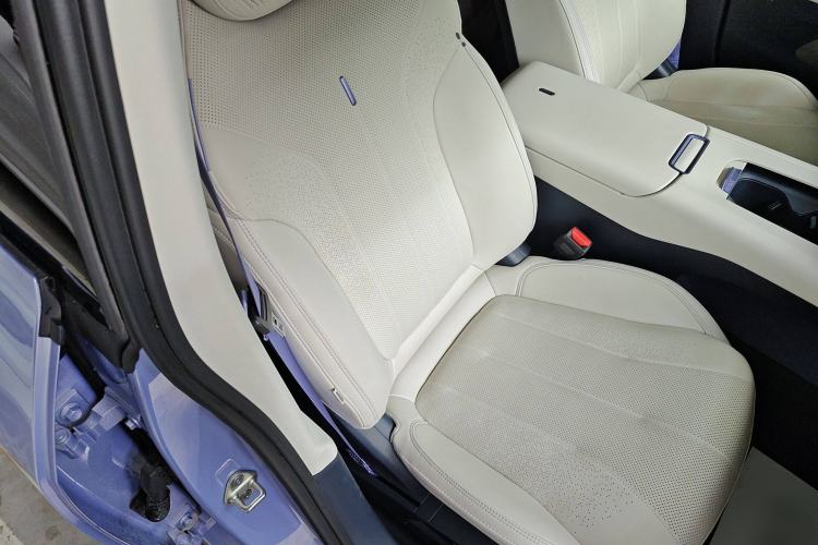 Used Lynk & Co 07 2024 EM-P 126 Long-Range Intelligent Driving Ultra Right Front Seat