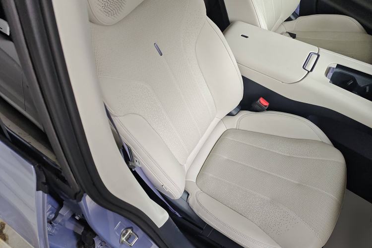 Used Lynk & Co 07 2024 EM-P 126 Long-Range Intelligent Driving Ultra Right Front Seat