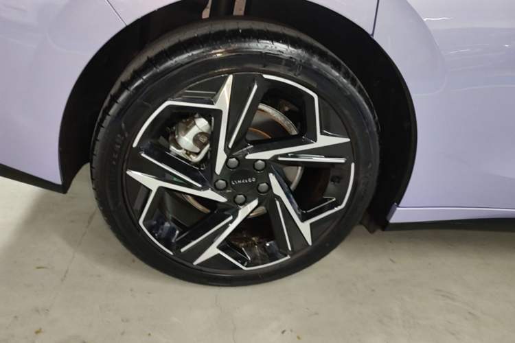 Used Lynk & Co 07 2024 EM-P 126 Long-Range Intelligent Driving Ultra Right Rear Wheel Hub