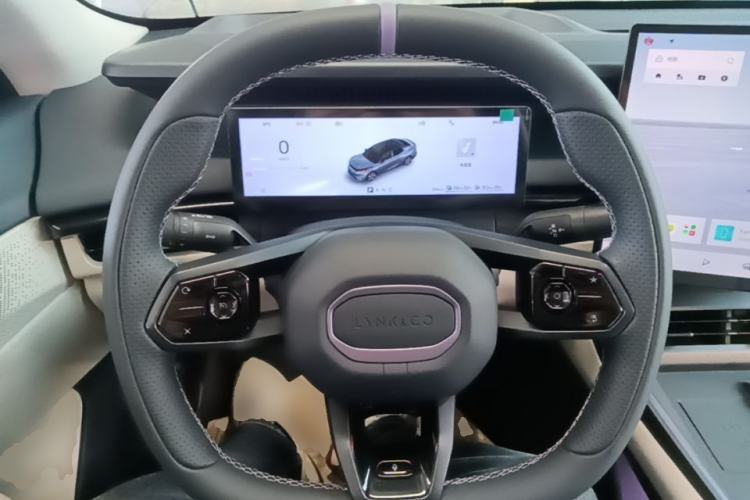 Used Lynk & Co 07 2024 EM-P 126 Long-Range Halo Steering Wheel