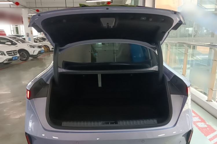 Used Lynk & Co 07 2024 EM-P 126 Long-Range Halo Trunk