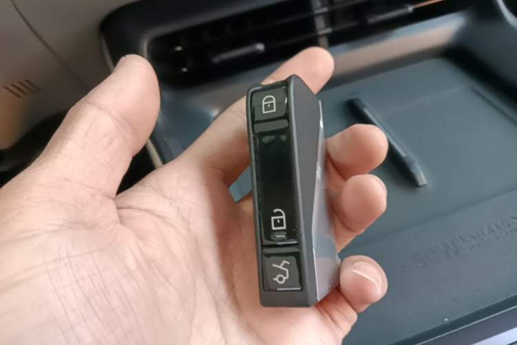 Used Lynk & Co 07 2024 EM-P 126 Long-Range Halo Vehicle Key