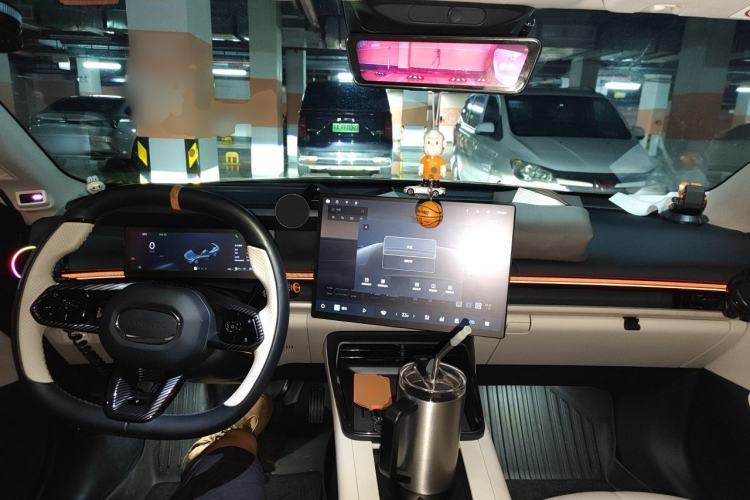 Used Lynk & Co 07 2024 EM-P 126 Long-Range Intelligent Driving Ultra Center Console