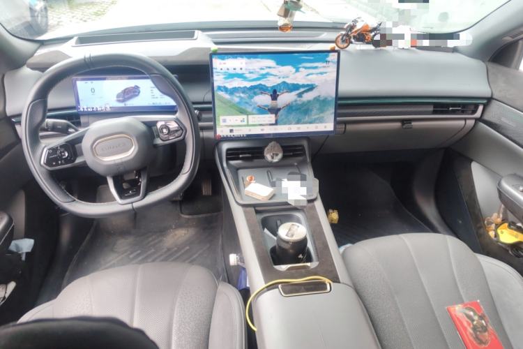 Used Lynk & Co 07 2024 EM-P 126 Long-Range Ultra Center Console