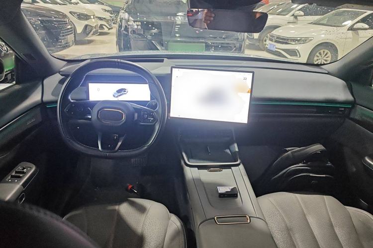 Used Lynk & Co 07 2024 EM-P 126 Long-Range Ultra Center Console
