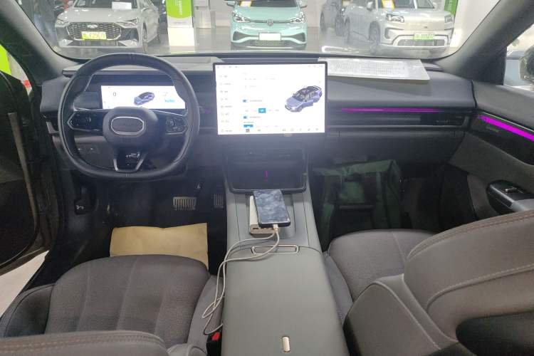 Used Lynk & Co 07 2024 EM-P 126 Long-Range Halo Center Console
