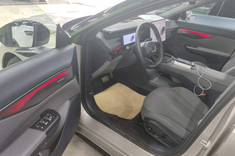 Used Lynk & Co 07 2024 EM-P 126 Long-Range Halo Driver Seat