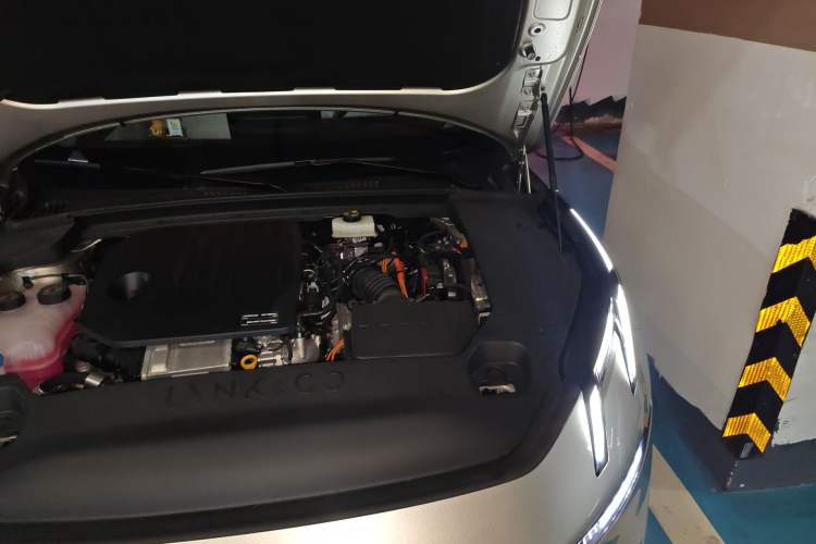 Used Lynk & Co 07 2024 EM-P 126 Long-Range Halo Engine Bay Left