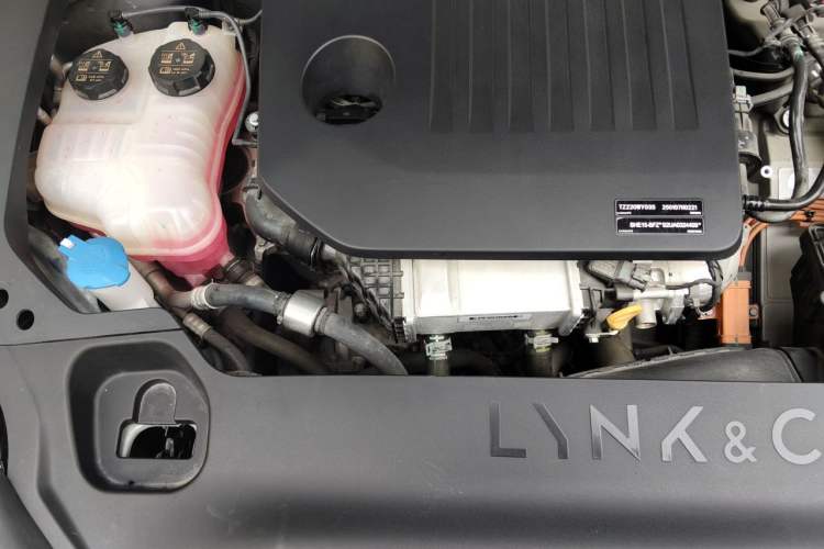 Used Lynk & Co 07 2024 EM-P 126 Long-Range Ultra Engine Bay Right