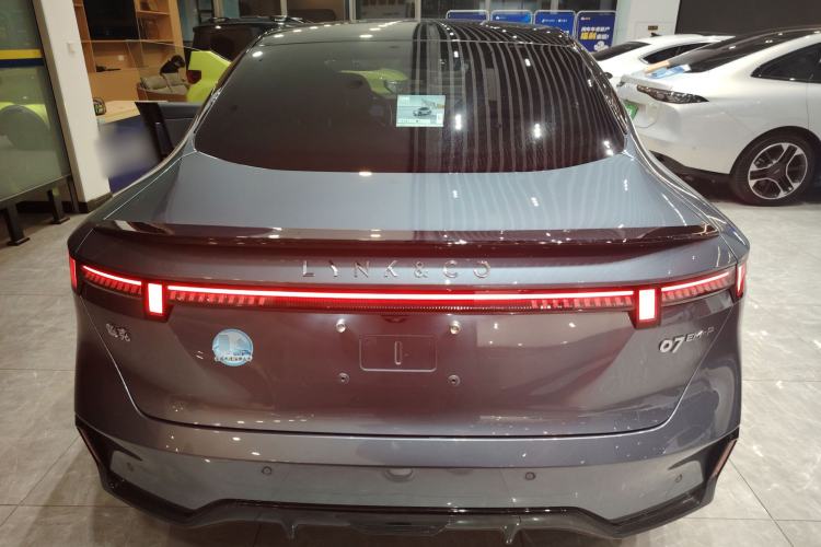 Used Lynk & Co 07 2024 EM-P 126 Long-Range Ultra Exterior 4
