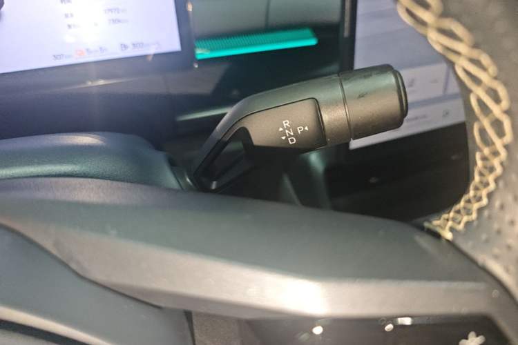 Used Lynk & Co 07 2024 EM-P 126 Long-Range Halo Gear Lever
