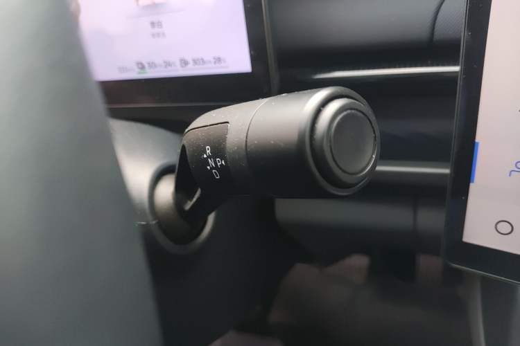 Used Lynk & Co 07 2024 EM-P 126 Long-Range Ultra Gear Lever