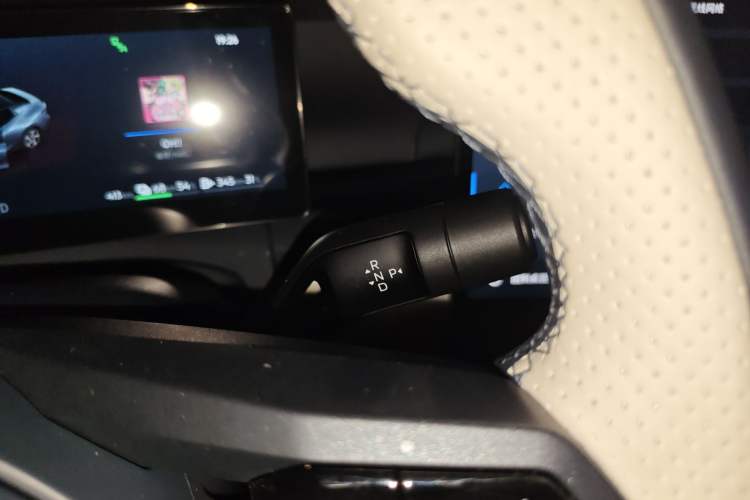 Used Lynk & Co 07 2024 EM-P 126 Long-Range Halo Gear Lever