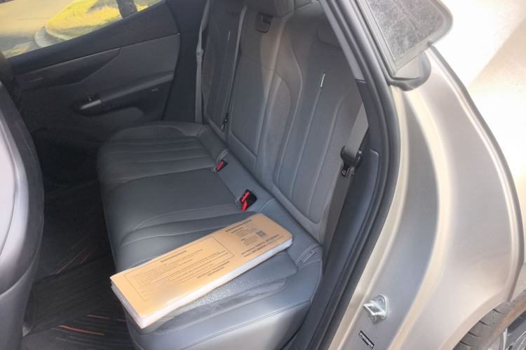 Used Lynk & Co 07 2024 EM-P 126 Long-Range Ultra Interior 1