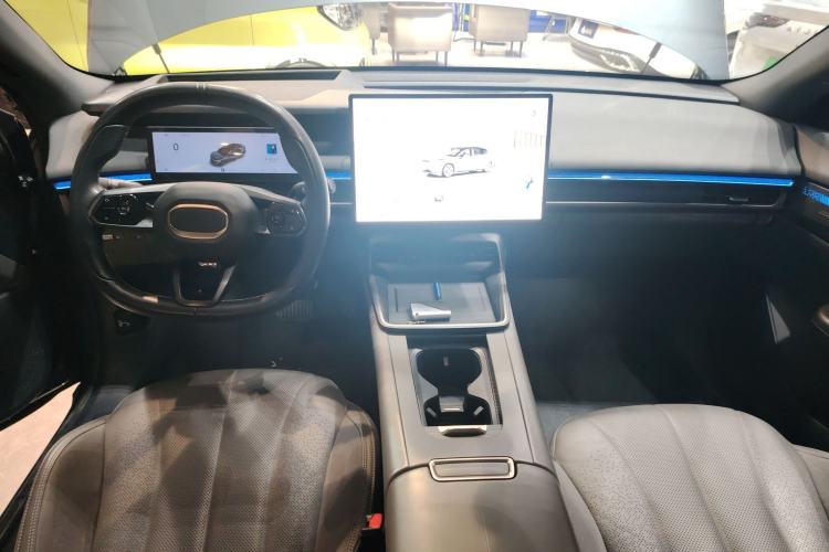 Used Lynk & Co 07 2024 EM-P 126 Long-Range Ultra Interior 2