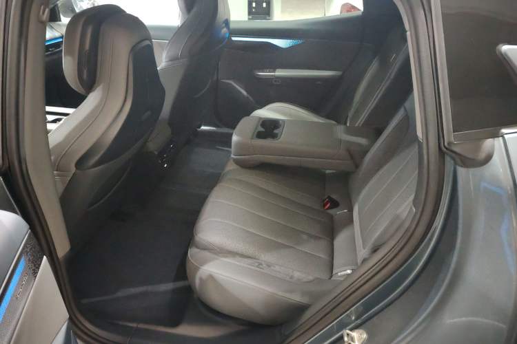 Used Lynk & Co 07 2024 EM-P 126 Long-Range Ultra Interior 4