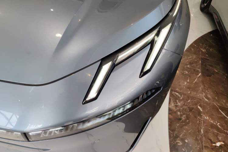 Used Lynk & Co 07 2024 EM-P 126 Long-Range Ultra Left Front Headlight