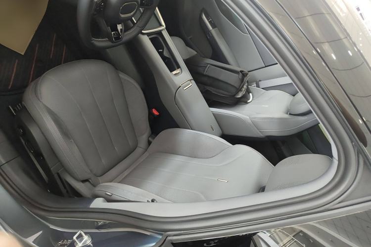 Used Lynk & Co 07 2024 EM-P 126 Long-Range Ultra Left Front Seat