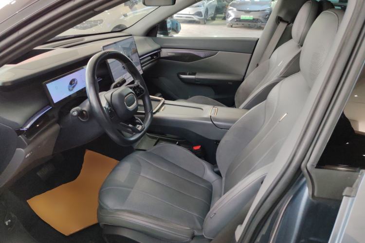Used Lynk & Co 07 2024 EM-P 126 Long-Range Ultra Left Front Seat