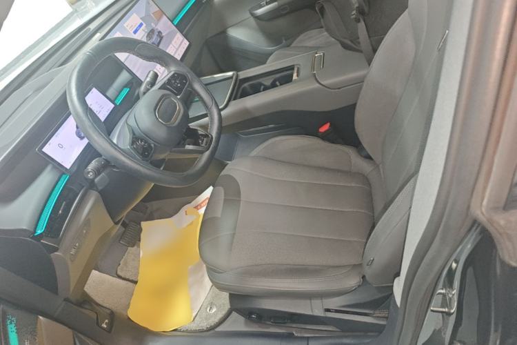Used Lynk & Co 07 2024 EM-P 126 Long-Range Halo Left Front Seat