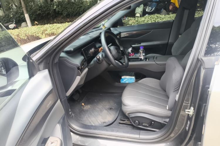 Used Lynk & Co 07 2024 EM-P 126 Long-Range Halo Left Front Seat