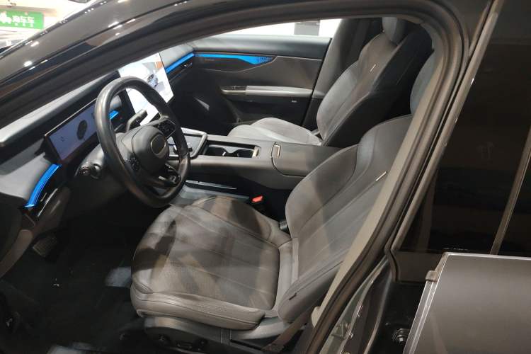 Used Lynk & Co 07 2024 EM-P 126 Long-Range Ultra Left Front Seat