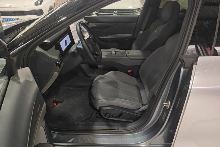Used Lynk & Co 07 2024 EM-P 126 Long-Range Ultra Left Front Seat