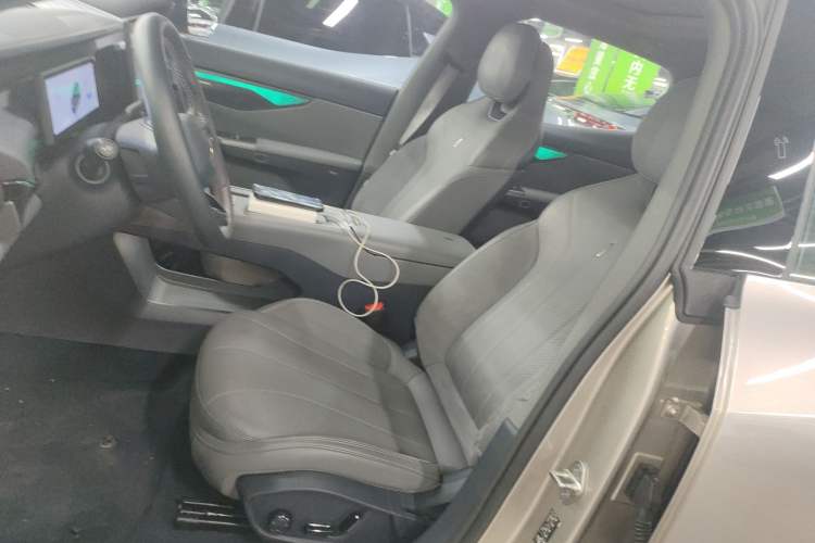 Used Lynk & Co 07 2024 EM-P 126 Long-Range Halo Left Front Seat
