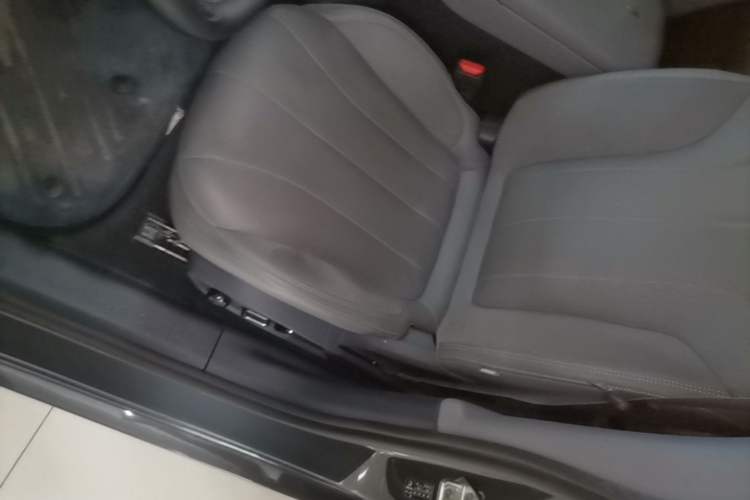 Used Lynk & Co 07 2024 EM-P 126 Long-Range Ultra Left Front Seat