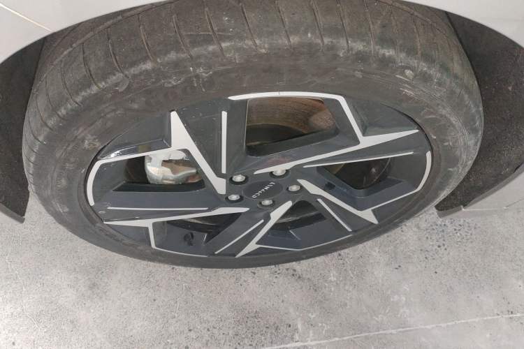 Used Lynk & Co 07 2024 EM-P 126 Long-Range Halo Left Front Wheel Hub